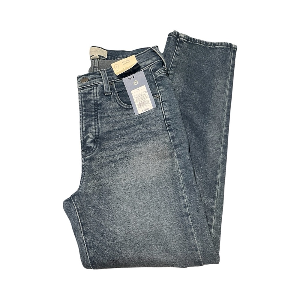 NWT Universal Thread women's mid rise 80's slim dark wash jeans. Size 8